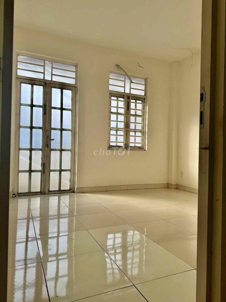 4 x 13 m 2 floors (4 bedroom 2 toilets) 7 meters down. Khu Y Tế Kỹ Thuật Cao Aeon Killer