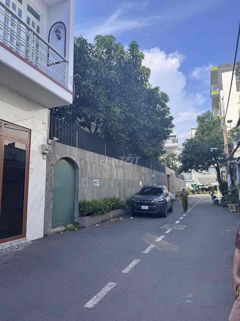 4 x 13 m 2 floors (4 bedroom 2 toilets) 7 meters down. Khu Y Tế Kỹ Thuật Cao Aeon Killer