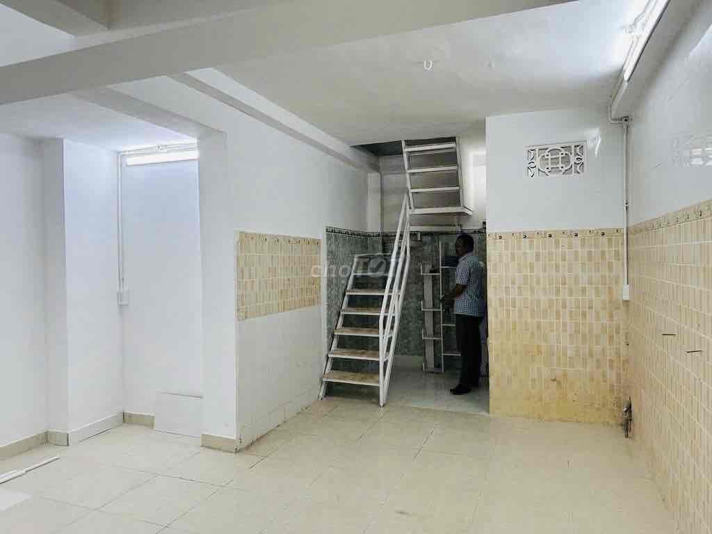 Rent Cô Bắc District 1 26,5 m2 3 floors 2 bedroom -10 million