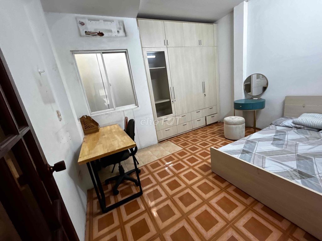 The room looks like 2 million and 8 blocks of XHP - New Year's, Girl's Head.