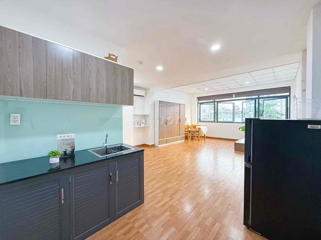 super cool sky windows - 40 M2 room wide