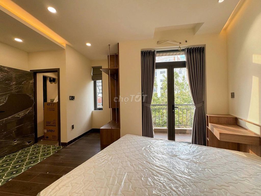 Rent Tân Định District 1 near Tân Định church full balcony furniture