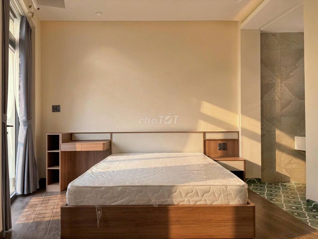 Rent Tân Định District 1 near Tân Định church full balcony furniture