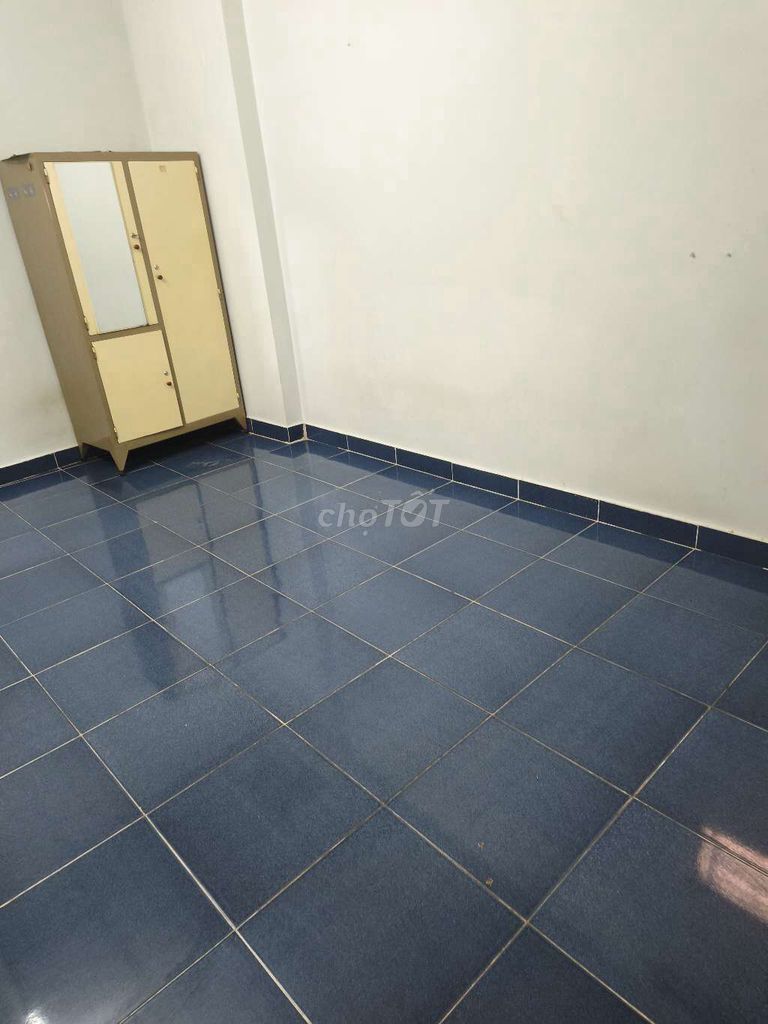 Bình Thạnh. Rent room 2.8 million. 16 M2.