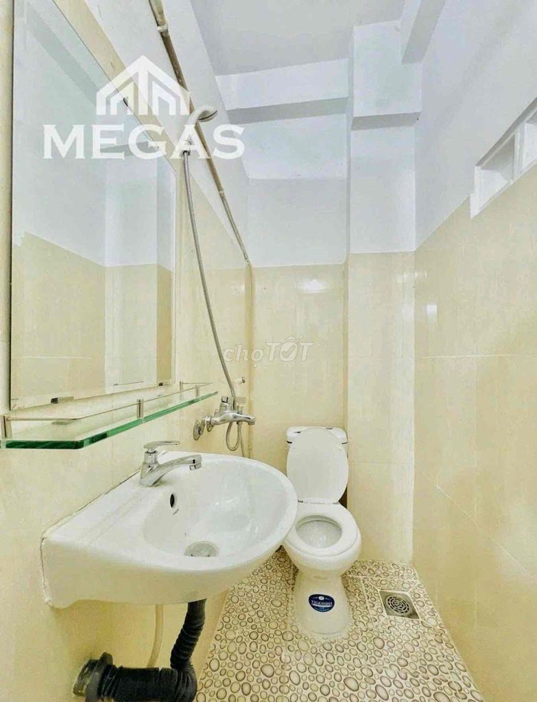 Super cheap studio right at Tân Hương.