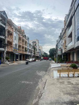 Số 6 rental houses 4 x 20 meters level 4 which is 15 million a month.