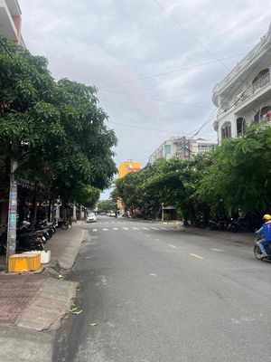 Số 6 rental houses 4 x 20 meters level 4 which is 15 million a month.