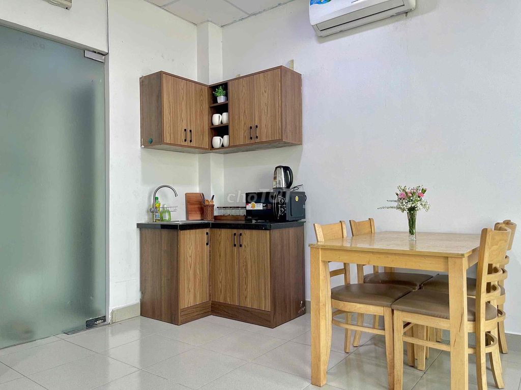 Rent the open window studio, lots of light-- elevator--