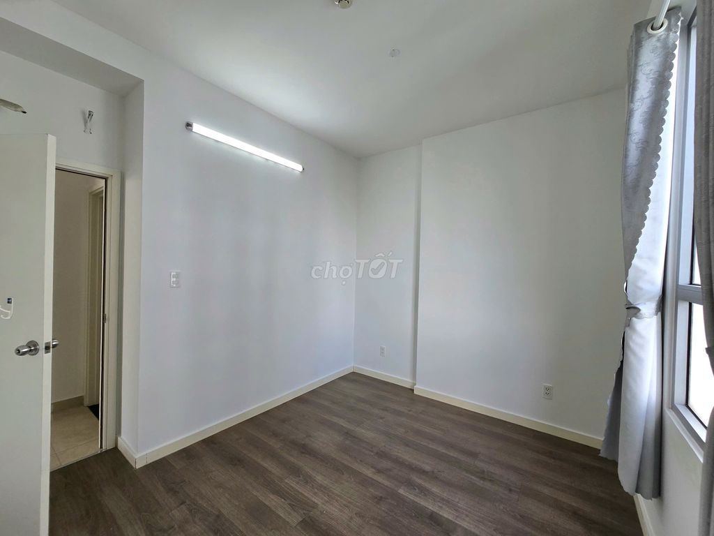 Rent the three-room corner Opal Riverside, in immediately, basic interior.
