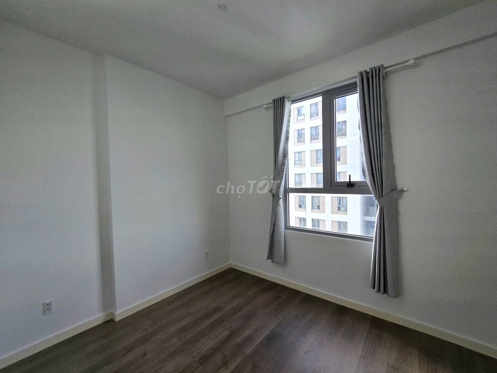 Rent the three-room corner Opal Riverside, in immediately, basic interior.