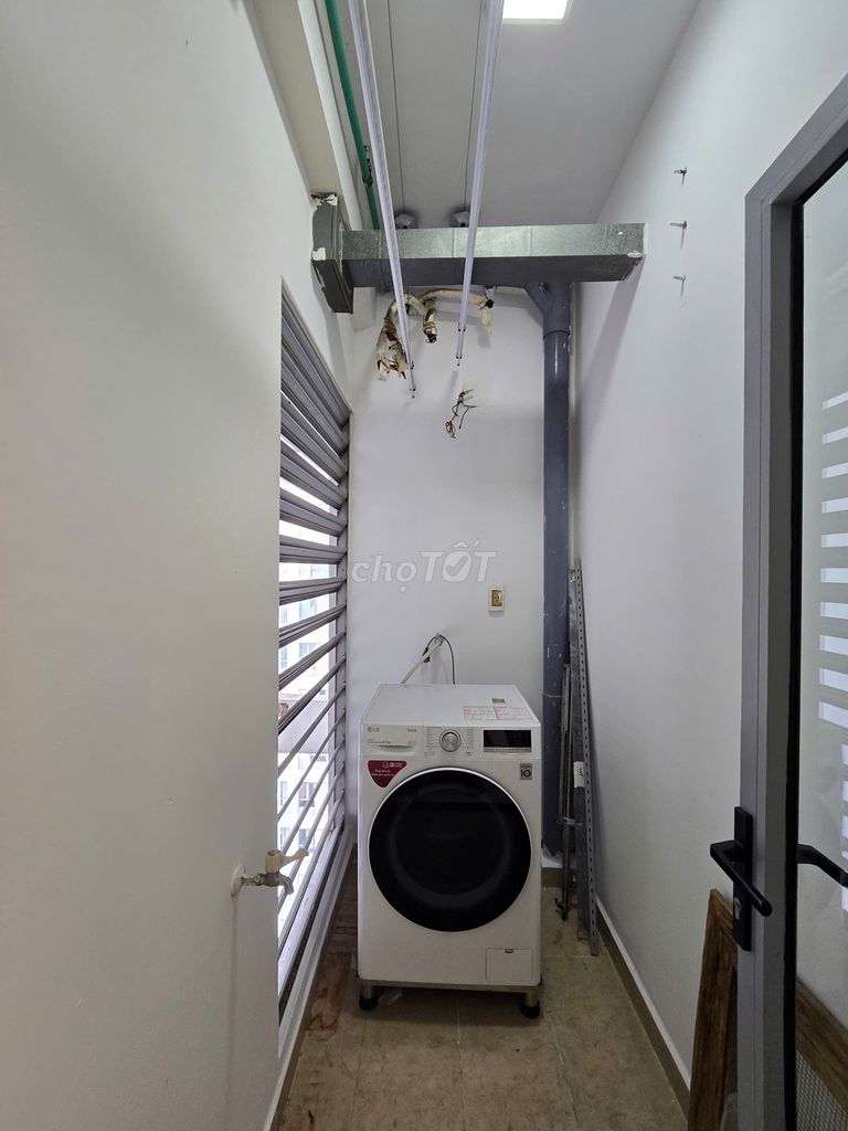 Rent the three-room corner Opal Riverside, in immediately, basic interior.