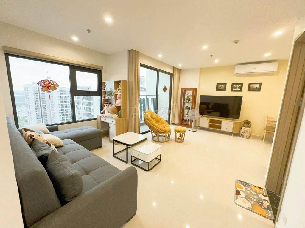 Rent the apartment. Two corner bedrooms, interior, nine million.