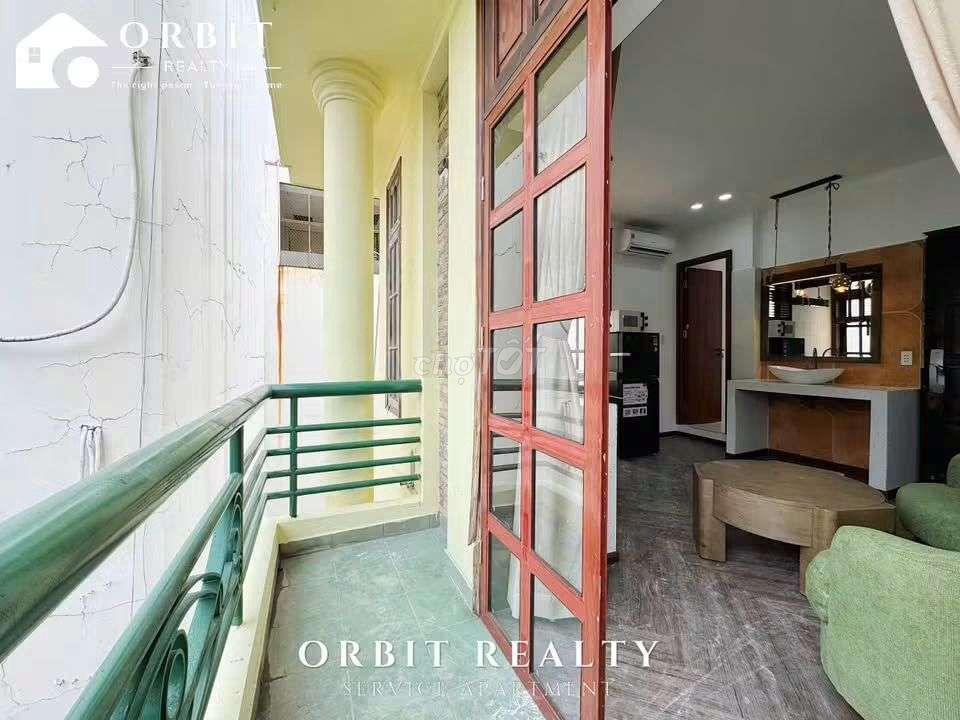 Room one, please separate the Lý Tự Trọng balcony. 1 near Bến Thành Market.