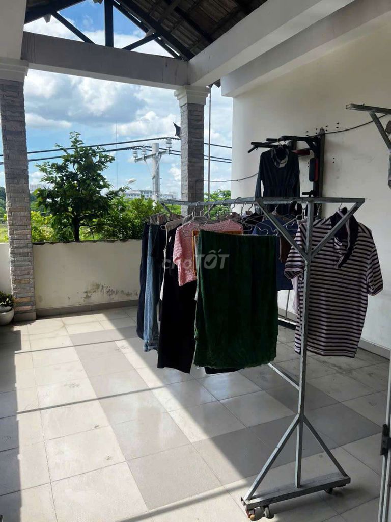Rent 3 floors 7-15-front on 30 M-M-K-Tea-T 12th county.