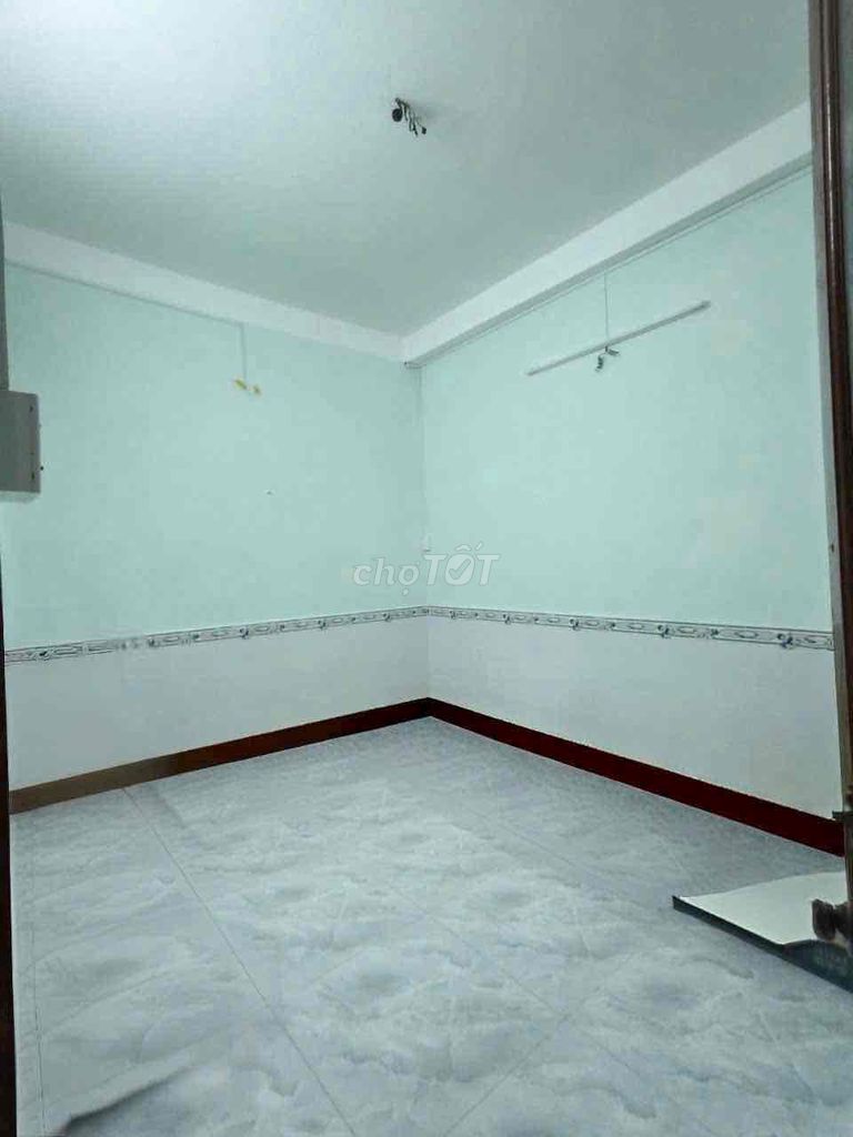 Rent 9.5 million in cash. Four, four, six, eight, two bedrooms, two toilets.