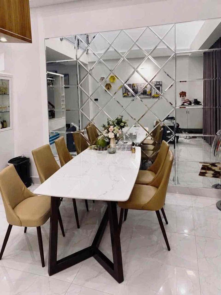 2 floor 5*10 hang; Four bedrooms, five toilets, brand new truck, full interior.