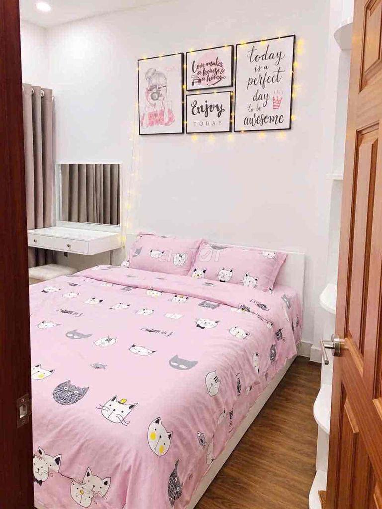 2 floor 5*10 hang; Four bedrooms, five toilets, brand new truck, full interior.