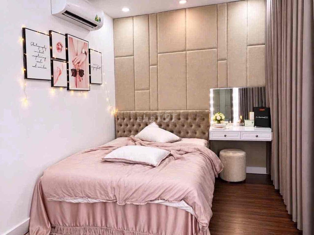 2 floor 5*10 hang; Four bedrooms, five toilets, brand new truck, full interior.