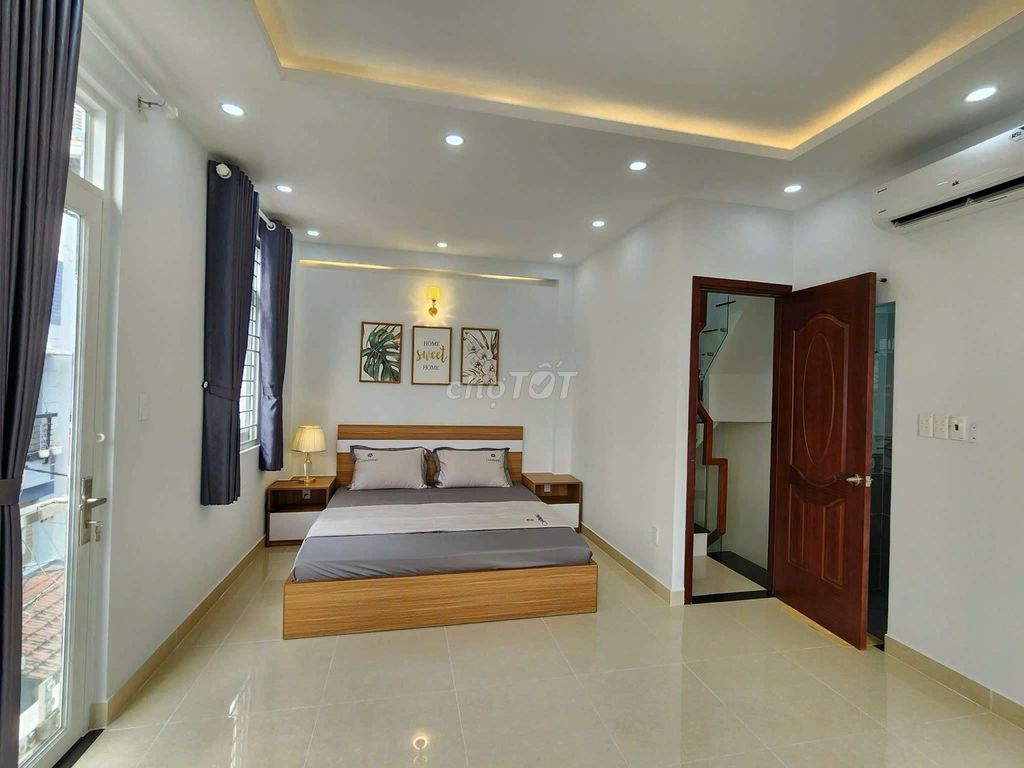 New Ken's house is 18 million cash. Three bedrooms-Chu Văn An, Bình Thạnh.