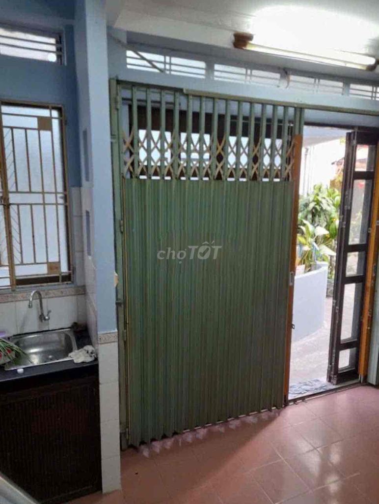 Rent a two-story building on Cô Giang District 1.