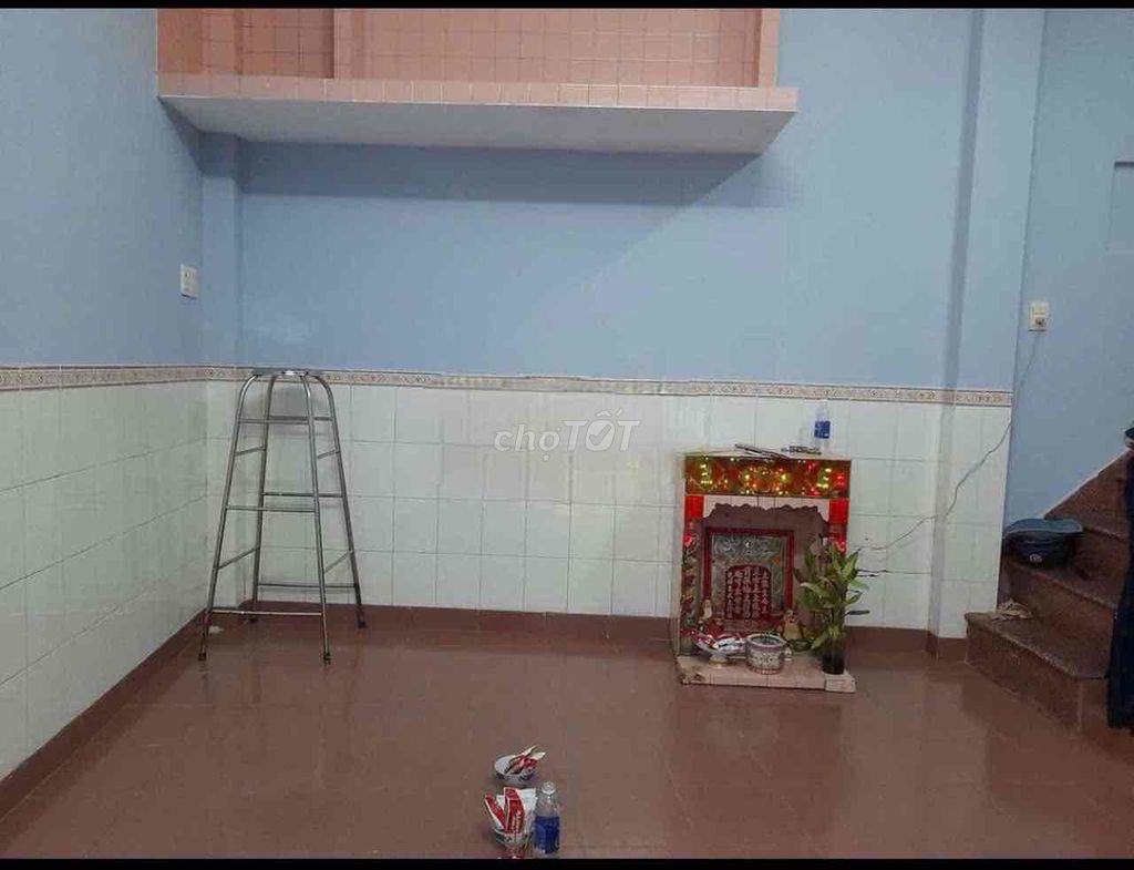 Rent a two-story building on Cô Giang District 1.