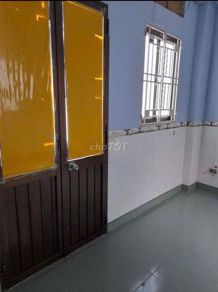 Rent a two-story building on Cô Giang District 1.