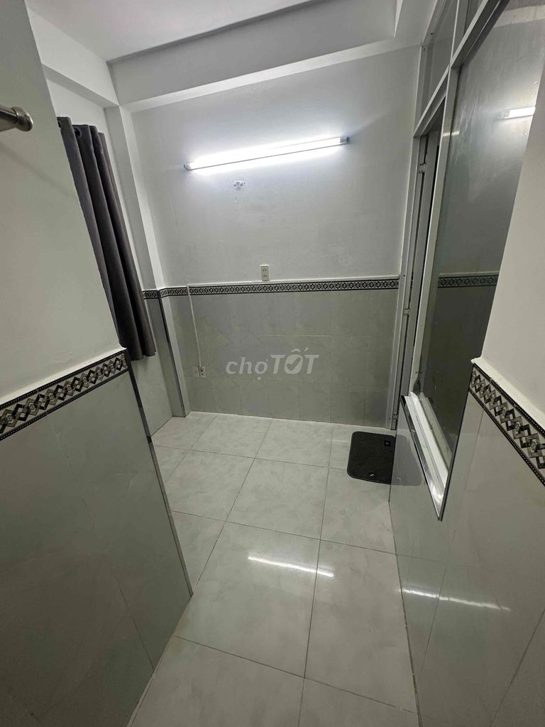 Rent a room in the heart of District 3-- 2 million plastics.