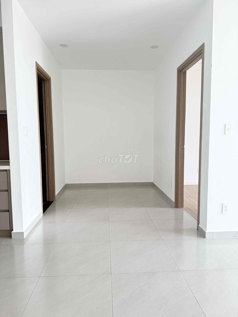 Rent apartment. 5.7 million with curtains, air conditioning, exposed.