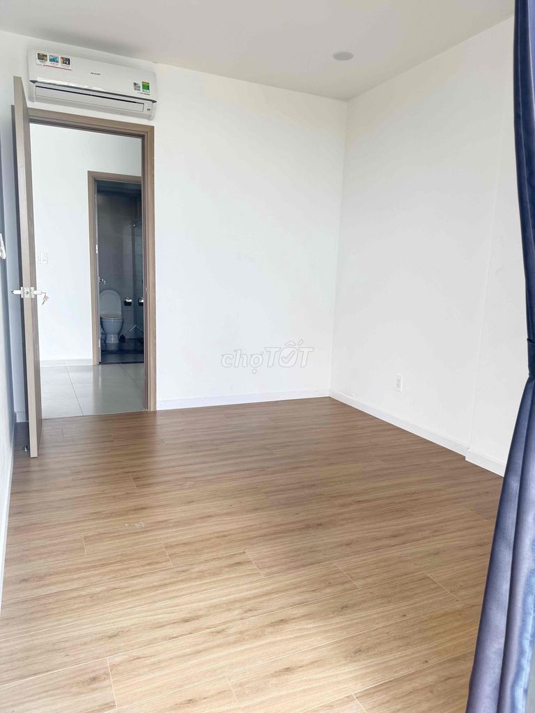 Rent apartment. 5.7 million with curtains, air conditioning, exposed.