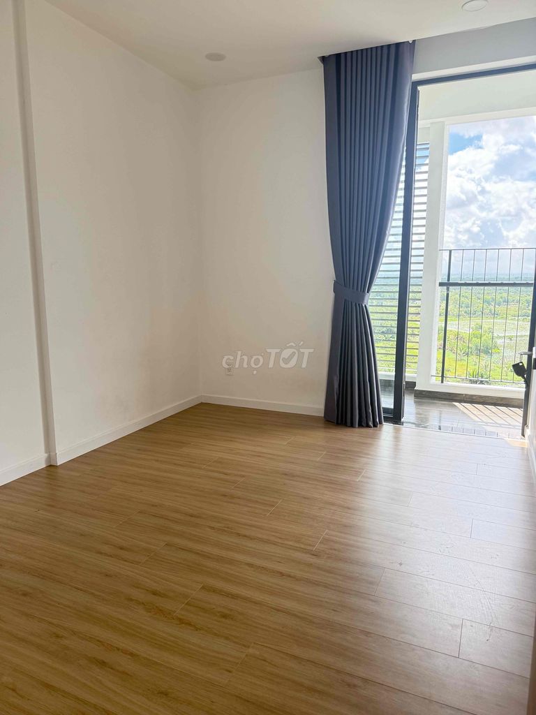 Rent apartment. 5.7 million with curtains, air conditioning, exposed.
