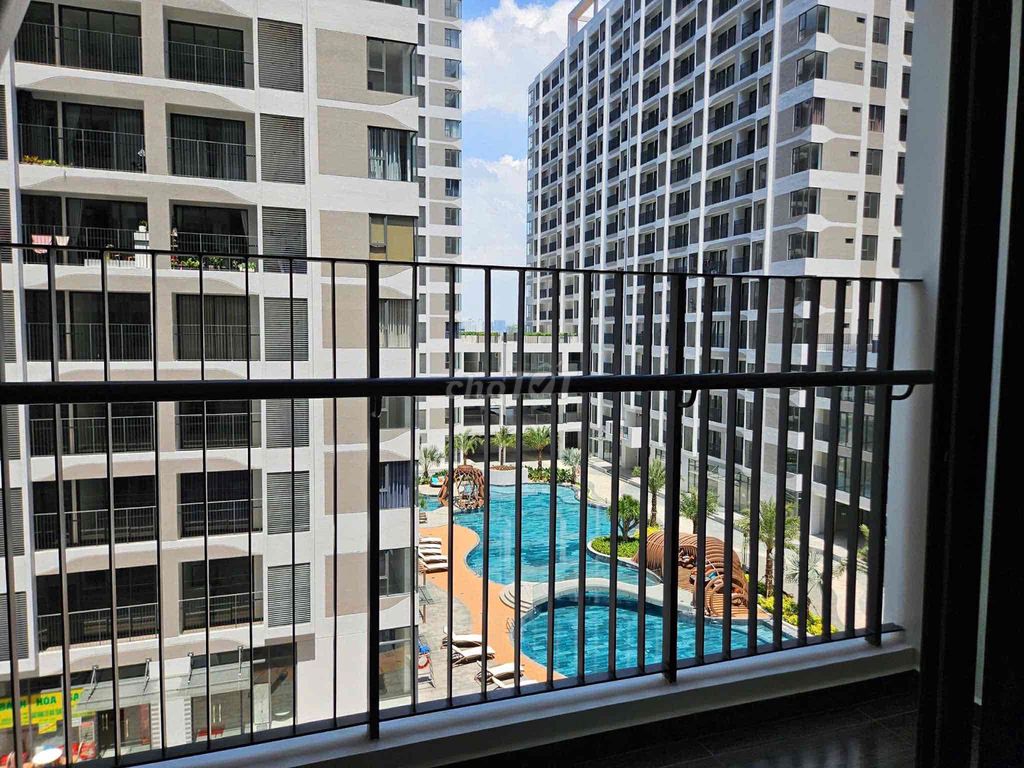 Rent apartment. 5.7 million with curtains, air conditioning, exposed.
