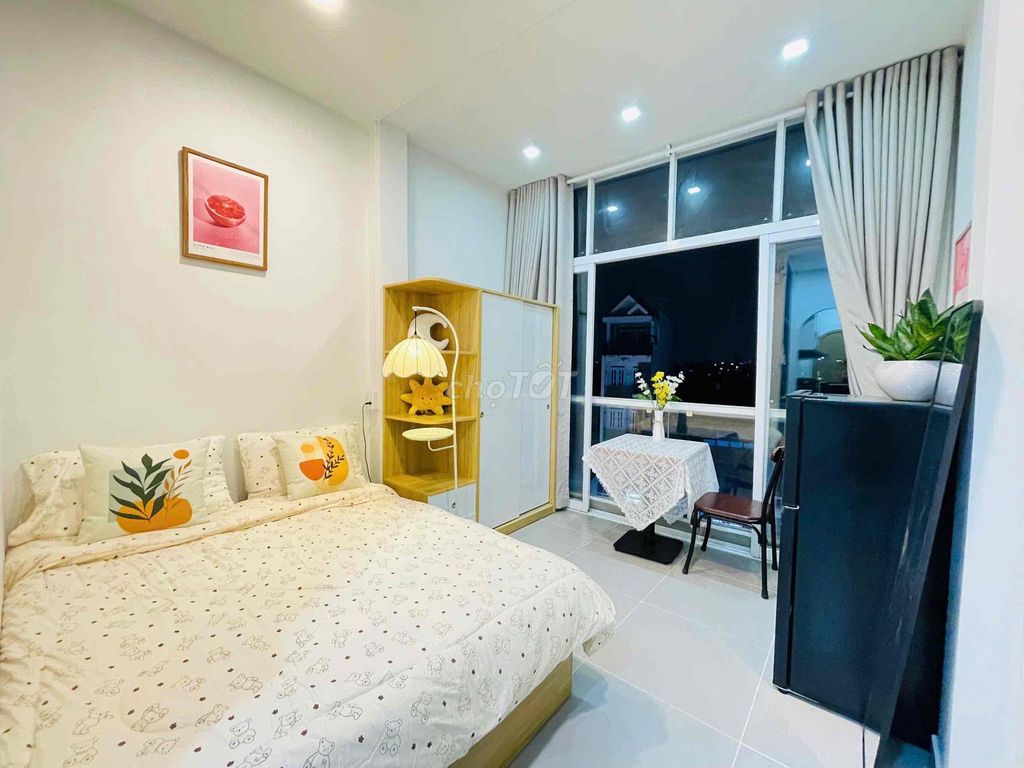 The service apartment is nearly ten thousand thousand thousand by malls.