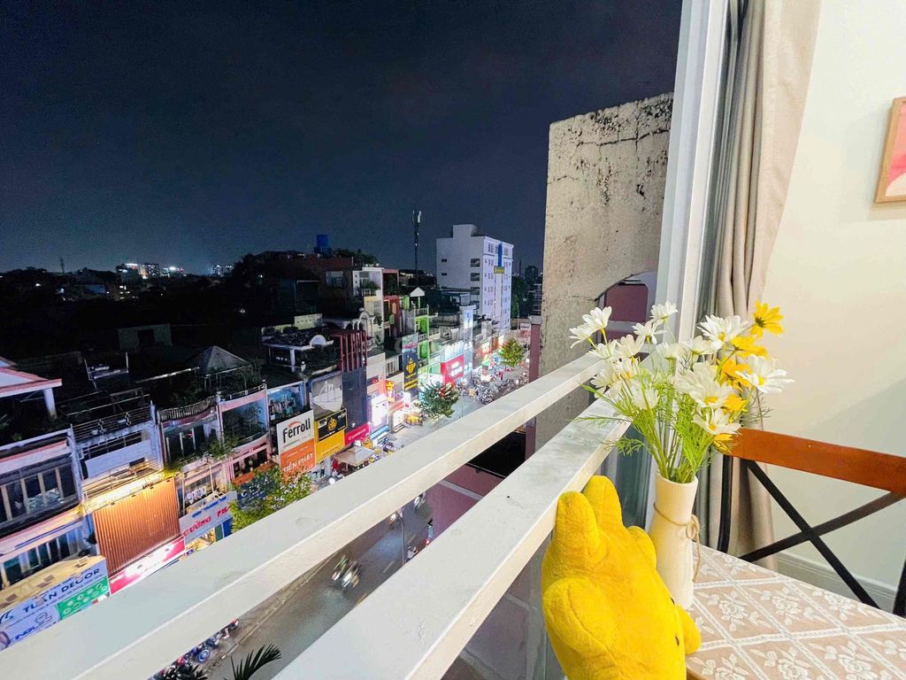 The service apartment is nearly ten thousand thousand thousand by malls.