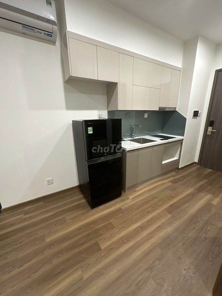 Rents a studio at 6 million and a half blocks.