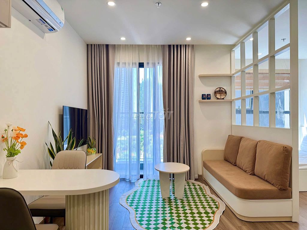 Rent Studio full Vin shews Ocean Park 7.5 million.