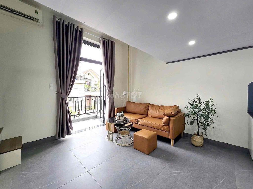 Rent a balcony tall M7 - 40 m2 - 10 district