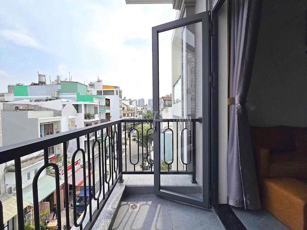 Rent a balcony tall M7 - 40 m2 - 10 district