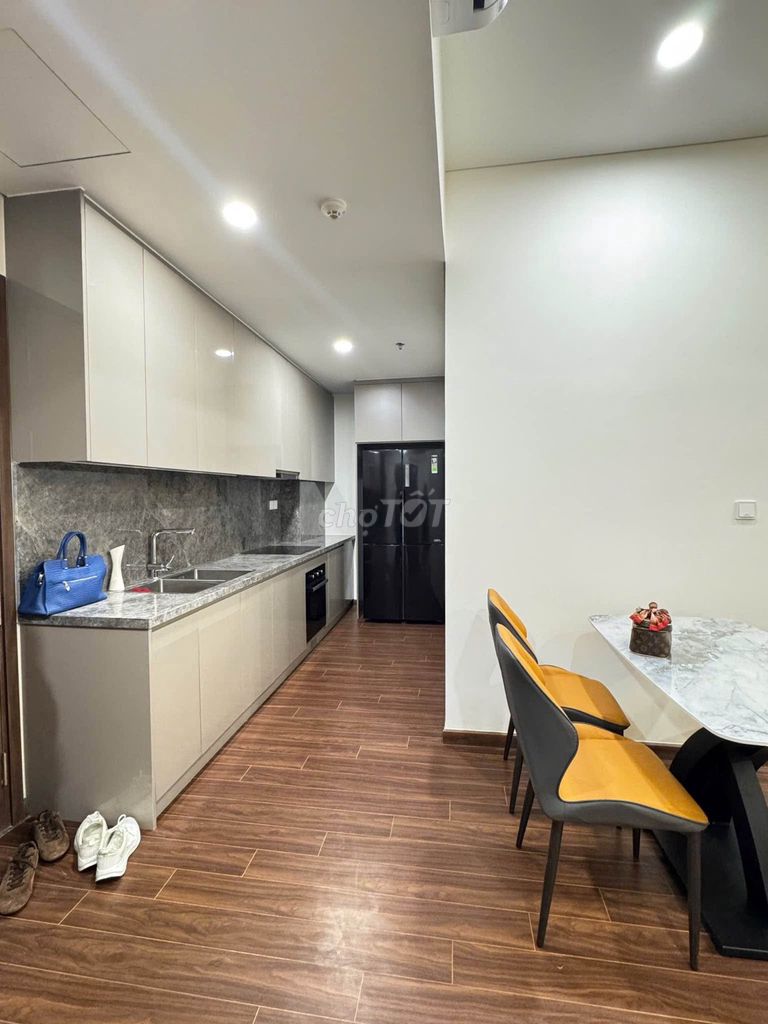 Rent the Masteri apartment 2 bedrooms, full stuff, 10.5 million a month.