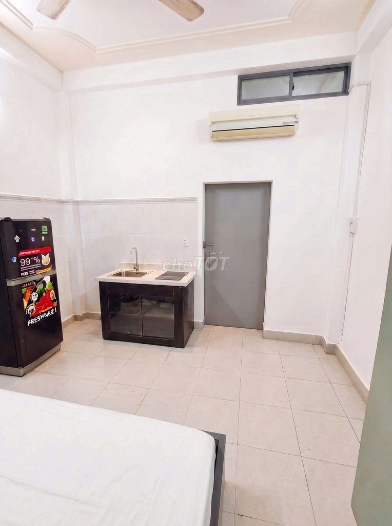 The service room near the University of Constitution