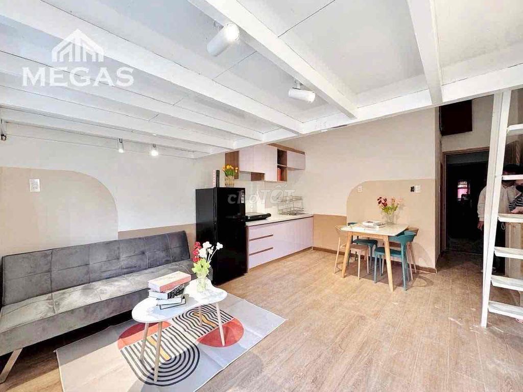 The high ceiling is 30 meters wide on 3 Tháng 2!