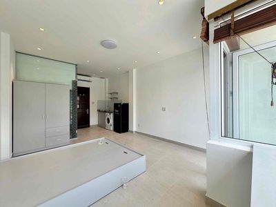 Super hot new house. Trần Não got the pet beans.