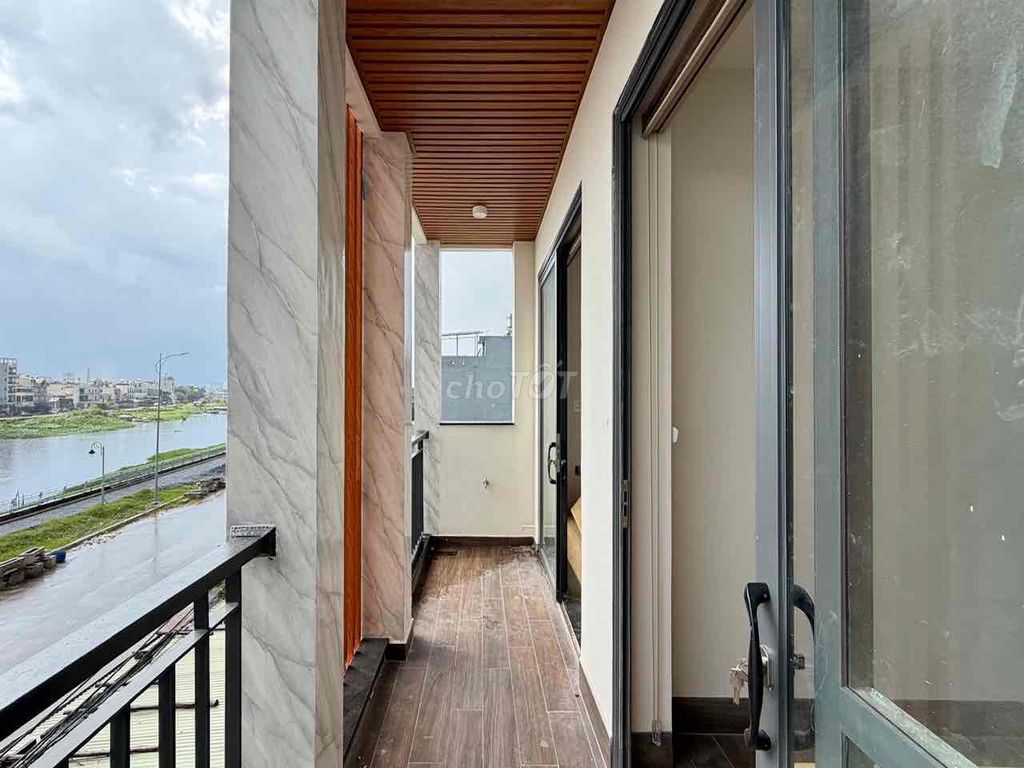 Two bedrooms down 1 million and a half for guests to see.