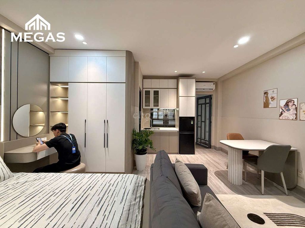 Center full interior - medium cvpm light