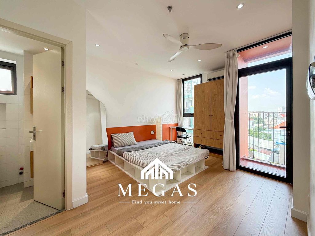 Nguyễn Thái Sơn balcony available