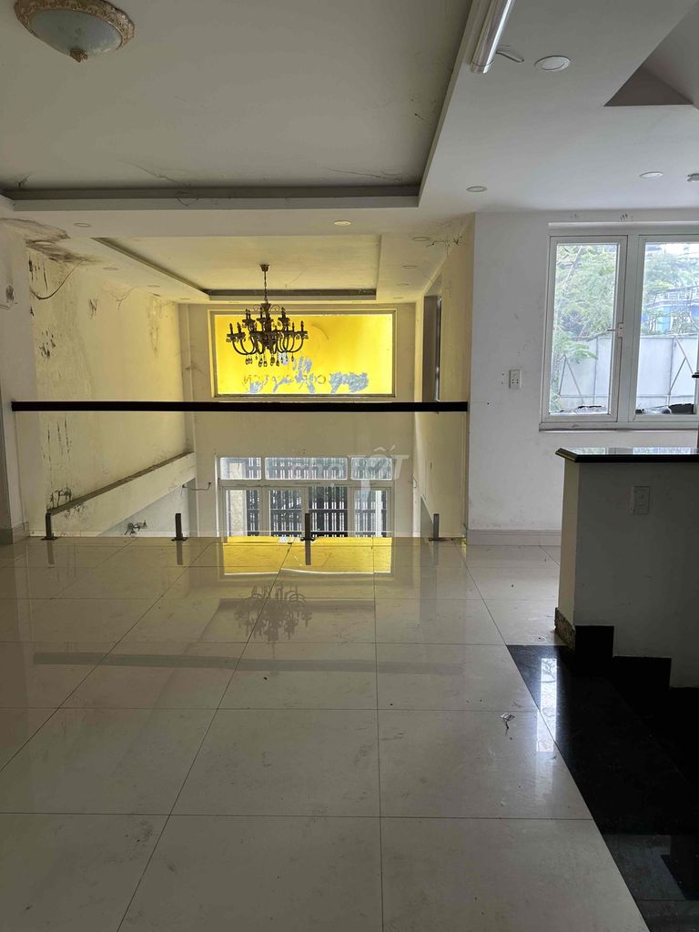 Rent Thới An District 12700 meters per foot. Two floors, six bedrooms, six bathrooms, 18 million for the apartment.