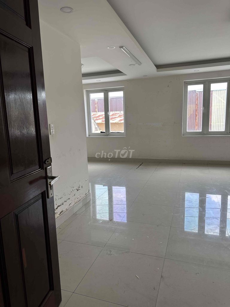 Rent Thới An District 12700 meters per foot. Two floors, six bedrooms, six bathrooms, 18 million for the apartment.