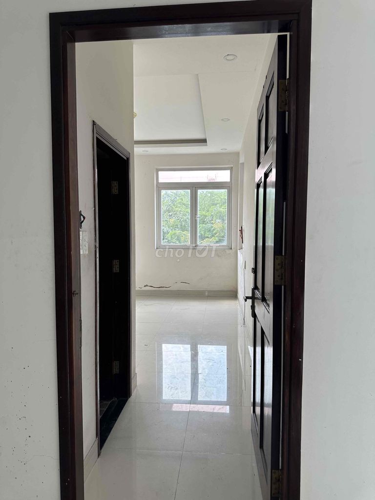 Rent Thới An District 12700 meters per foot. Two floors, six bedrooms, six bathrooms, 18 million for the apartment.