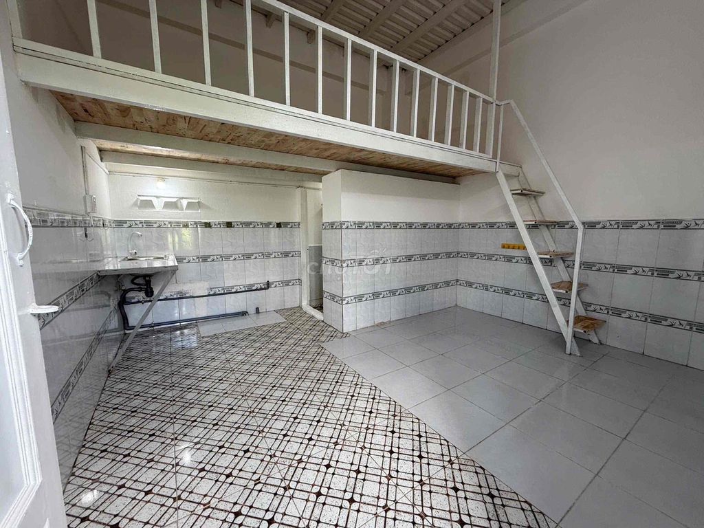 room 30 M2 – cool open window