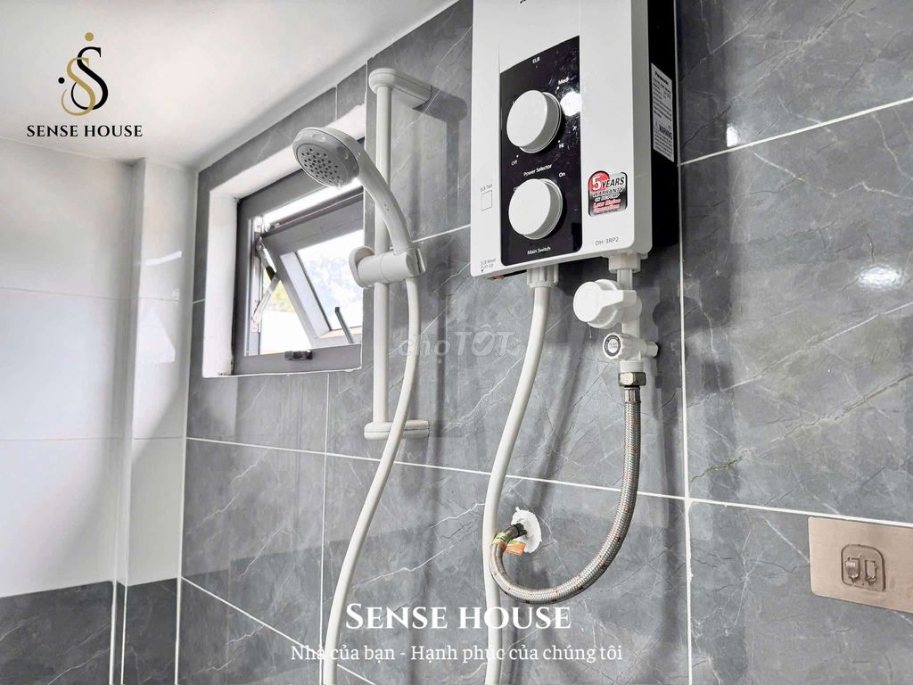 The new mini-bar building, the elevator in the shower seat in the 11th district.