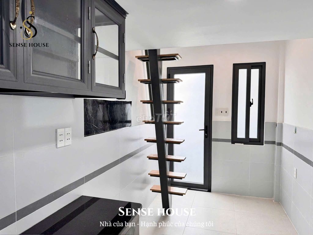 The new mini-bar building, the elevator in the shower seat in the 11th district.